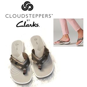 These Clarks Cloudstepper Sandals